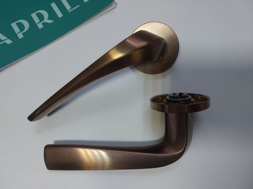 Дверная ручка APRILE Dalia R 7S AS медь матовая PVD (тонкая розетка) 40-2345859 фото