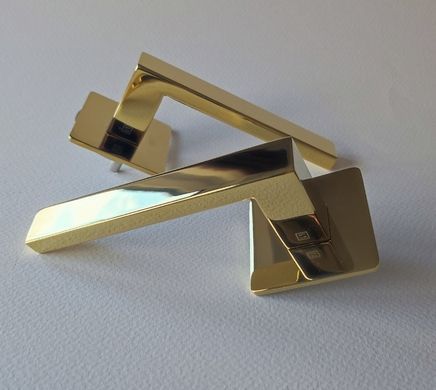Дверна ручка STERK 1760 Q SH полірована латунь GOLD PVD (на розеті ultra slim 3 мм) 45-874 фото