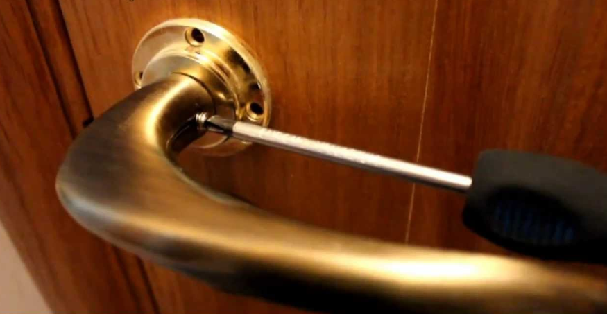 Как установить ручку на межкомнатную дверь самостоятельно